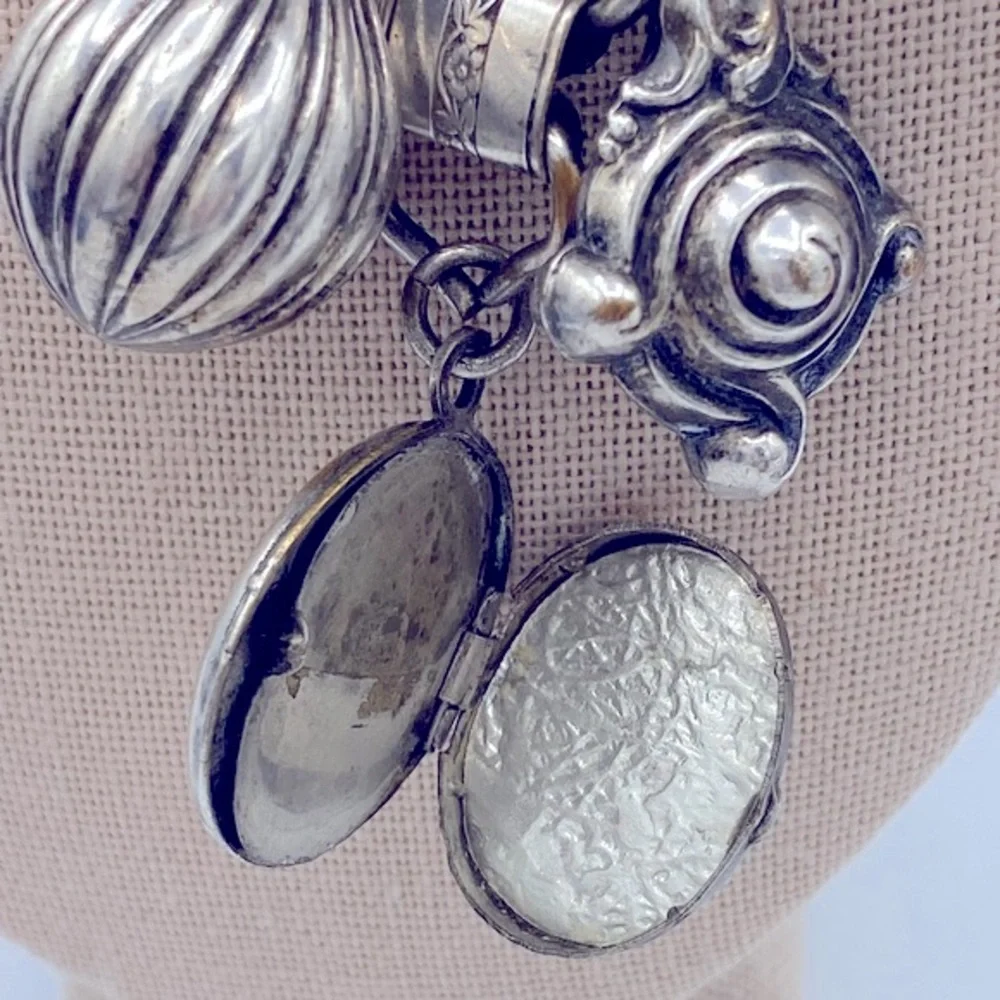 Vintage SilverTone Dangling Charm And Locket Brooch Very Unique 4 1/2” Long - Picture 3 of 9